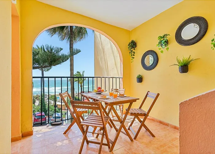 Beachfront Dona Lola Apartment