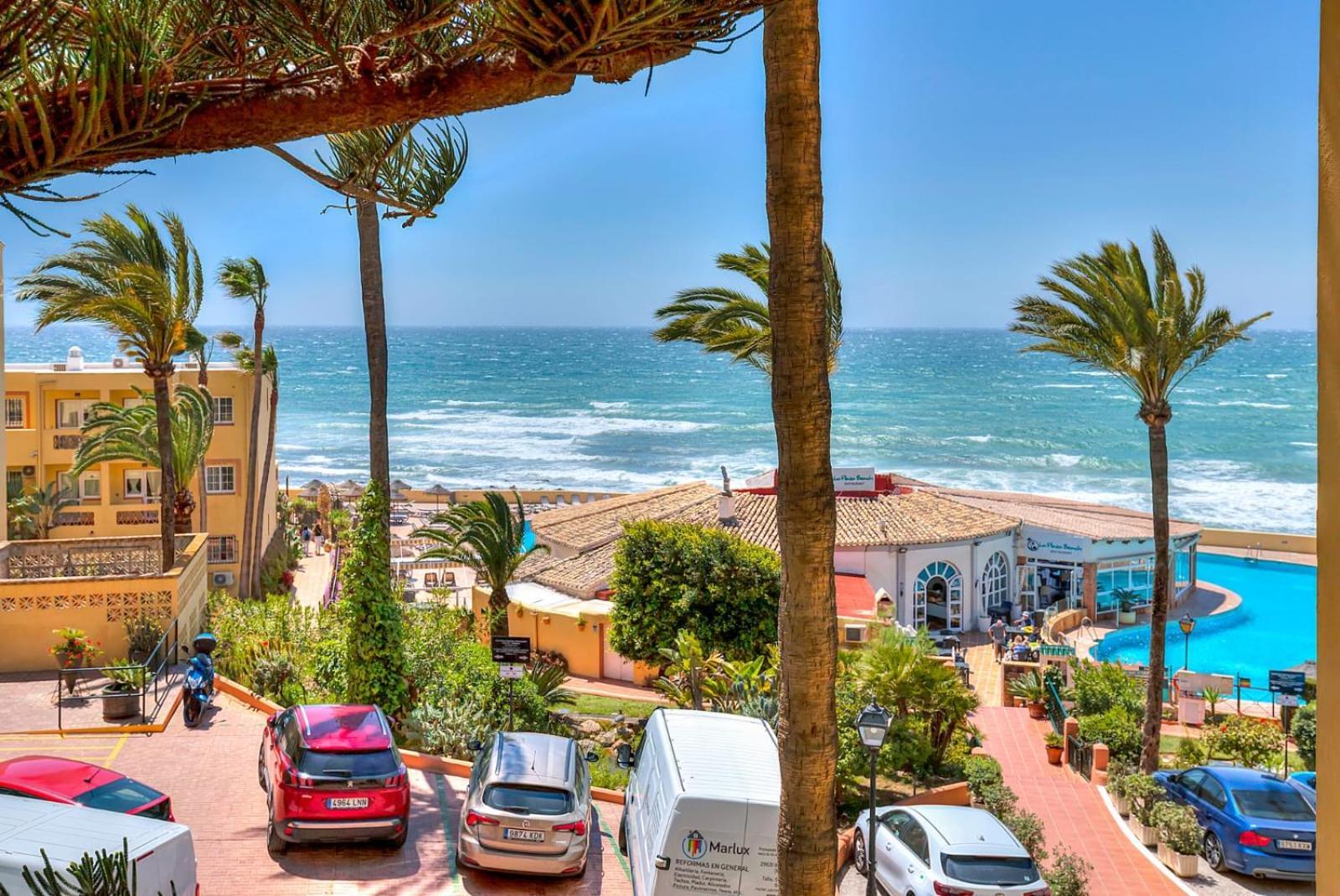 Beachfront Dona Lola *